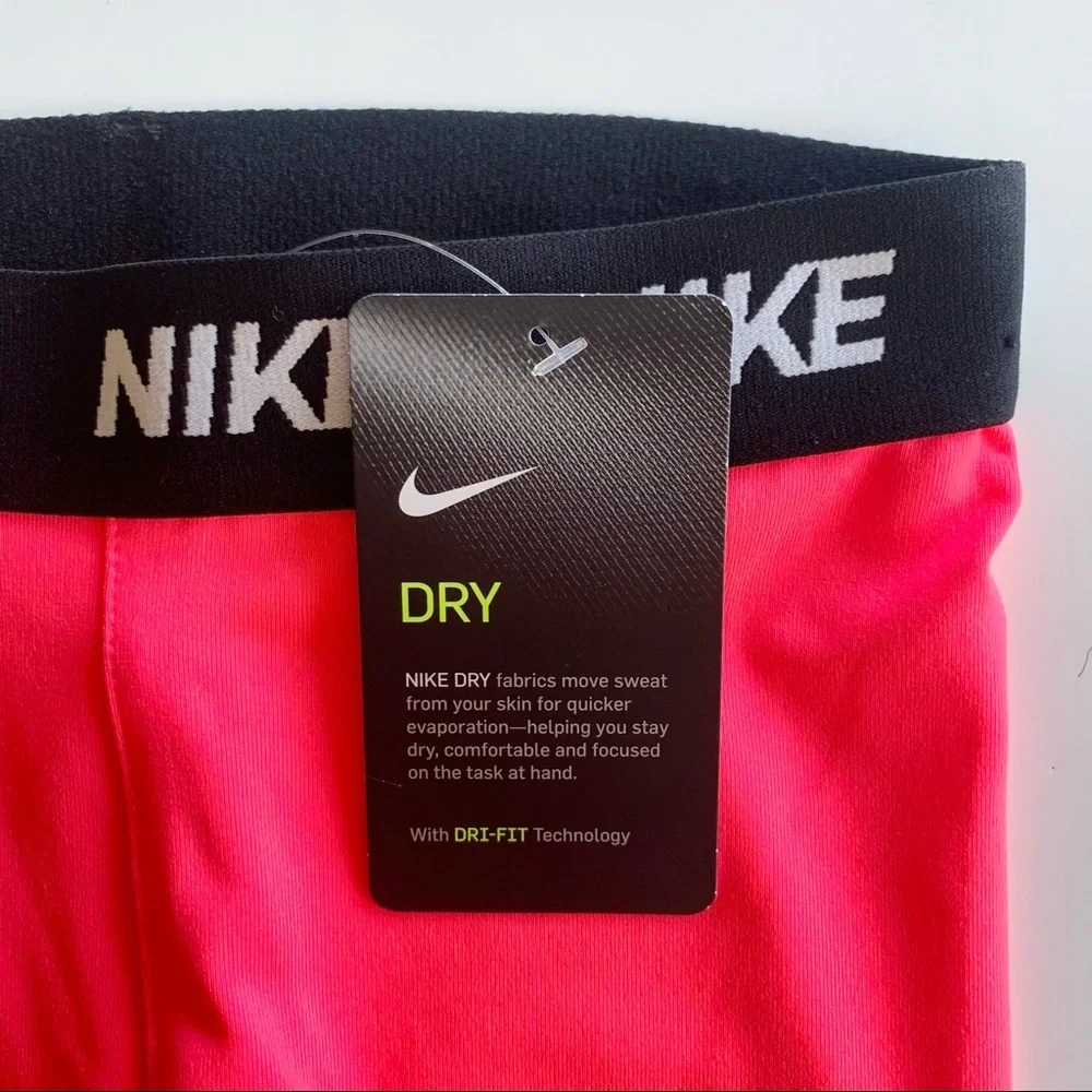 🌸New🌸 Nike Girls stretch Legging Size 5-6Y Hot Pink NWT